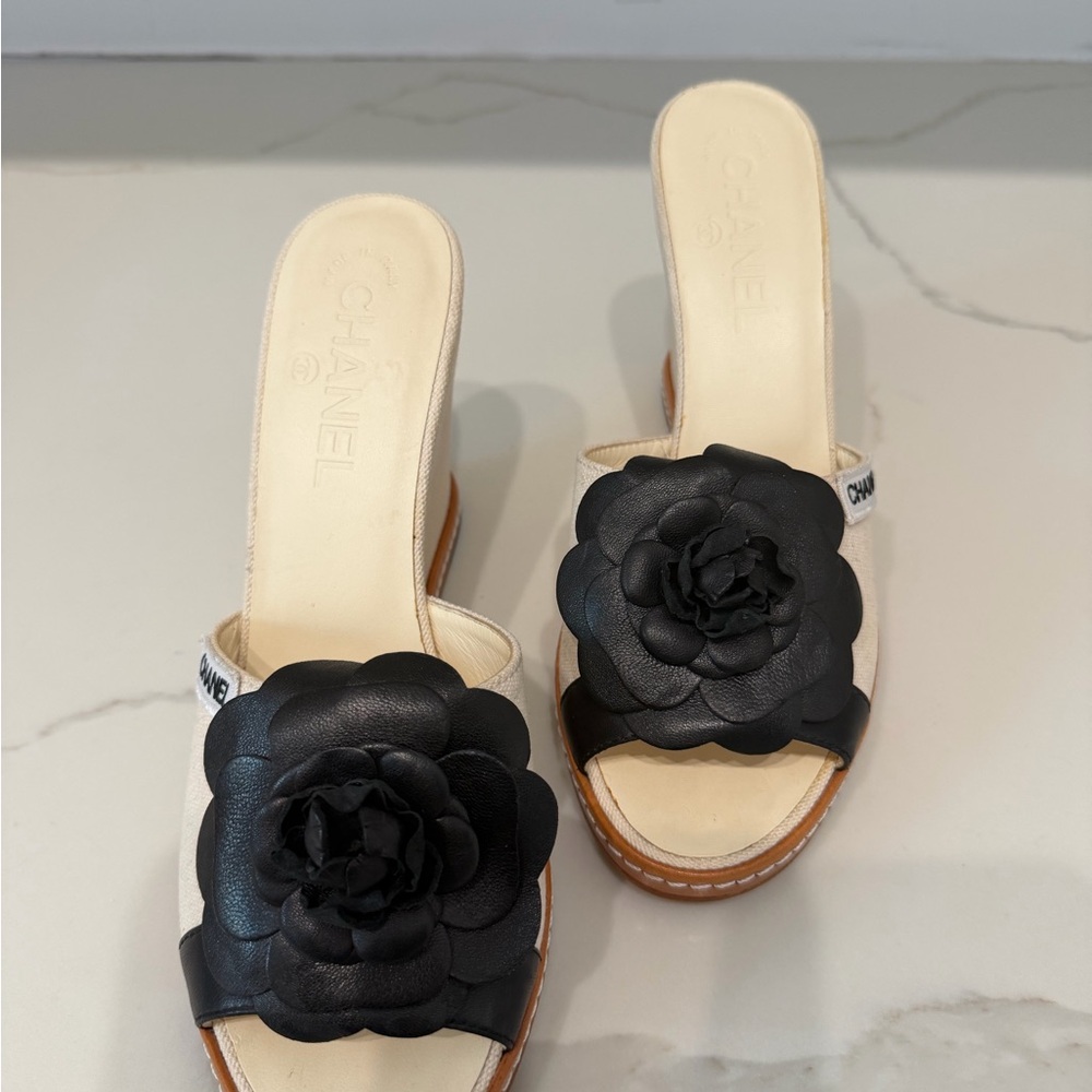CHANEL Black Floral Women's Slides - Picture 15 of 15